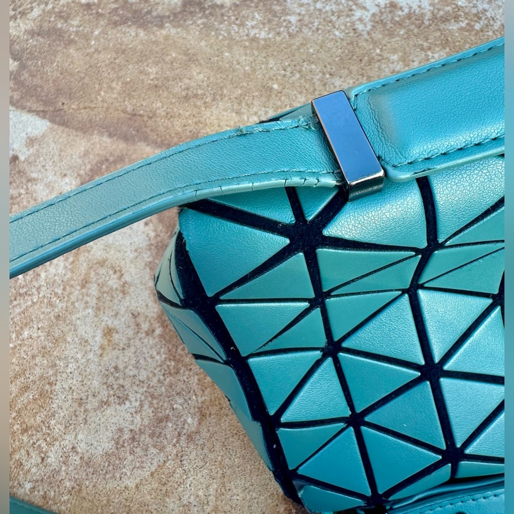 ISSEY MIYAKE Bao Bao✨Pyramid Crossbody Shoulder Bag ✨Matte Finish ✨Blue | Green - Picture 12 of 17